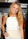 http://img268.imagevenue.com/loc146/th_98662_blake-lively-at-tha-anna-sui-for-target-collection-launch-party-at-54-crosby-street-20090909-2_122_146lo.jpg