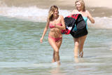 Sienna Miller (Сиенна Миллер) - Страница 2 Th_32646_sienna_miller_bikini_candids_tikipeter_celebritycity_015_123_23lo