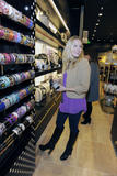 th_26995_KristenBell_shops_at_Henri_Bendel_13_122_96lo.jpg