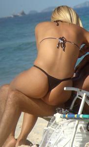 Girl with sexy ass on the beach-w1qk9m8jjh.jpg