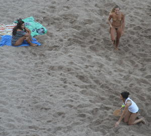 Beach Candid Voyeur Spy of Teens on Nude Beach -s4jqblwztm.jpg