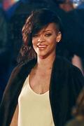 http://img268.imagevenue.com/loc545/th_940716916_Rihanna20Films20Diamonds20Music20Video_03_123_545lo.JPG