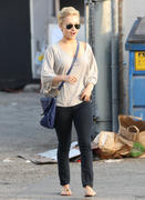 http://img268.imagevenue.com/loc581/th_65874_Hayden_Panettiere_Out_In_LA4_122_581lo.jpg