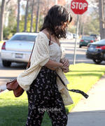 http://img268.imagevenue.com/loc66/th_316416330_vanessa_hudgens_12_122_66lo.jpg